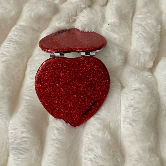 NEW Coach Wine Multi Glitter Heart Shaped Compact Mirror - Picture 11 of 16